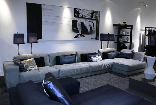 Zwarte bank interieur: moderne woonkamer interieur d render ... Woonkamer banken cognac
