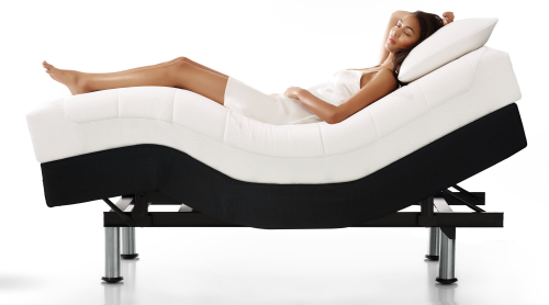 TEMPUR introduceert Zero G slaapsysteem voor gewichtloos comfort - TEMPUR bed met drukverlagend matras en massage in de slaapkamer - MEER Slaapkamer... (Foto TEMPUR Zero G Slaapsysteem  op DroomHome.nl)