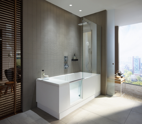 Badkamer Trends: Duravit Walk-In Douche en Ligbad. Een 2-in-1 Oplossing Shower & Bath voor in Kleine Badkamers. (Foto Duravit  op DroomHome.nl)