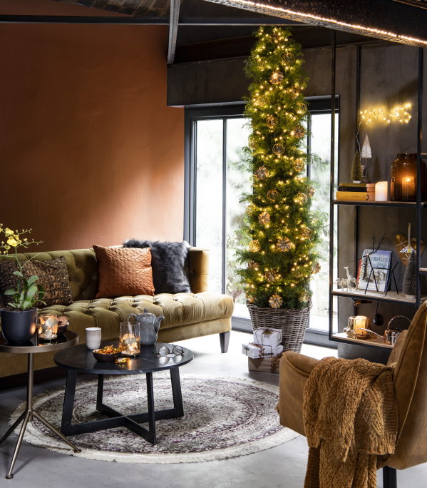 Kersttrend 2019 Golden Glow – Kerstboom inspiratie en kerstversiering ideeën in warme kerstkleuren (Foto Louis Lemaire, Intratuin  op DroomHome.nl)