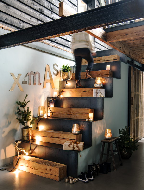 Kersttrend 2019 Golden Glow – Kleine echte kerstboompjes en Intratuin windlichten in warme kerstkleuren (Foto Louis Lemaire, Intratuin  op DroomHome.nl)