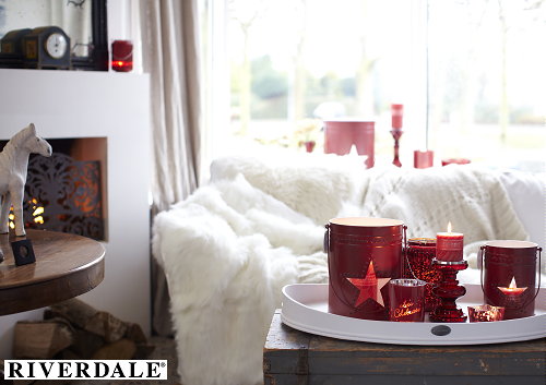 Riverdale Kerst: Riverdale Kerst Collectie 2013 The Party Guide – Riverdale Kerst Accessoires in Berry Red Rood & Wit Kleur met Let’s Celebrate Riverdale Windlichten, Kaarsen,  Waxinelichthouders, Plaids & Kussens als Riverdale Kerstdecoratie en Kerst Interieur Accessoires.  MEER Kerst … (Foto Riverdale Kerst 2013  op DroomHome.nl)