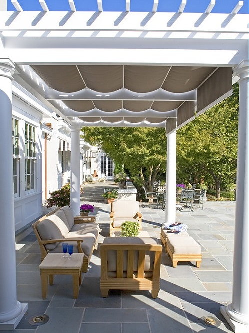 Luxe in je Tuin! Creëer Luxe in je Tuin met Strakke Bestrating, Mooie Zonnewering  & Luxueuze Tuinmeubelen en Accessoires – MEER Tuin…. (Foto Hovenier & Zonnewering Weetjes  op DroomHome.nl)