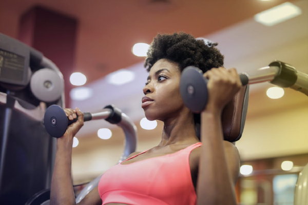 Luxe thuis gym (Foto: Andrea Piacquadio, Pexels  op DroomHome.nl)