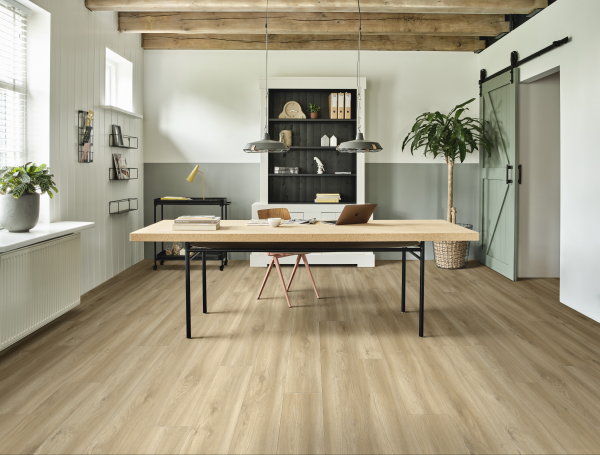 PVC vloer houtlook Moduleo LayRed Sierra Oak – PVC vloer houtlook eiken thuiswerkplek (Foto Moduleo  op DroomHome.nl)