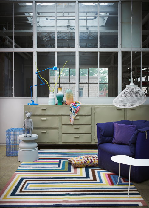 Winter Woontrend Night & Day! Trendy Licht Interieur – Stalen Piet Hein Eek Kast, Moroso Fauteuil & Marcel Wanders Container Stool Kruk. MEER Kleur & Interieur… (Foto Perscentrum Wonen  Op DroomHome.nl)