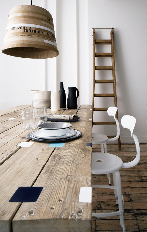 Winter Woontrend Country Bliss! Landelijke Wonen in Country Style Interieur - Landelijk Wonen Folklore Shop Keuken met Eettafel, Stoelen, Servies & Lamp. MEER Keuken ... (Foto Perscentrum Wonen  op DroomHome.nl) 