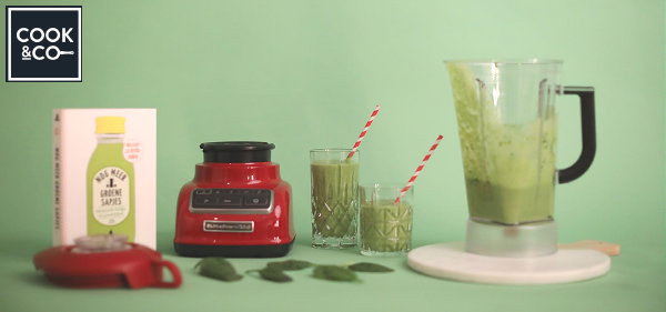 Goede voornemens? Gezond eten en drinken: sapjes en smoothies maken met blenders en juicers & waterglazen en sapglazen (Foto Cook&Co  op DroomHome.nl)