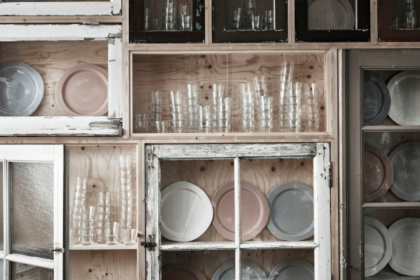 IKEA en Piet Hein Eek Industriell Collectie - Wandkasten. (Foto Ikea  op DroomHome.nl)