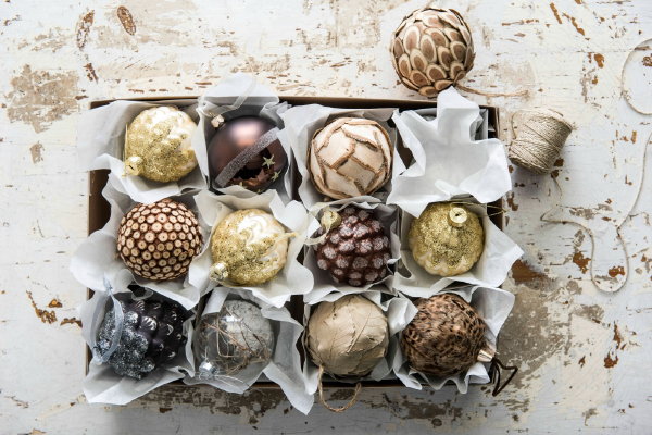 Kerst 2017 – Nieuwe Intratuin kersttrend Landelijk Toendratocht met mooie kerstdecoratie, kerstballen en accessoires van de Intratuin kerstafdeling in natuurlijke materialen en Noorse patronen. (Foto Intratuin  op DroomHome.nl)