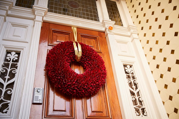 Riverdale kerst collectie 2017 – Kerst krans Noel burgundy rood – MEER Kerst inspiratie… (Foto Riverdale  op DroomHome.nl)