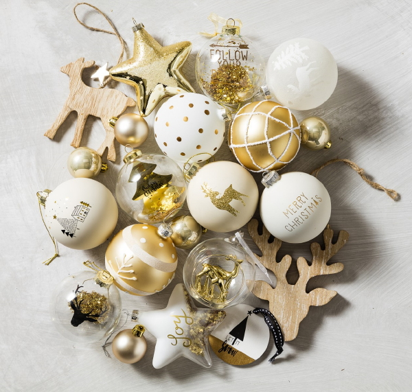 Xenos kerst collectie 2017 – Xenos kersttrend: Natuur de Luxe – Kerstdecoratie in Hout en goud kleur. (Foto Xenos  op DroomHome.nl)