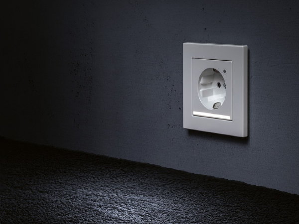 Design stopcontact met LED verlichting (Foto: Deniz Turgut, Pixabay  op DroomHome.nl)