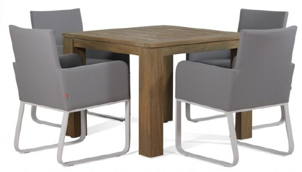 5 Tips voor het creëren van sfeer in de tuin met tuinmeubelen - Aluminium tuinset Corboda net Windsor teak tafel van Garden Collections. (Foto Garden Collections  op DroomHome.nl)