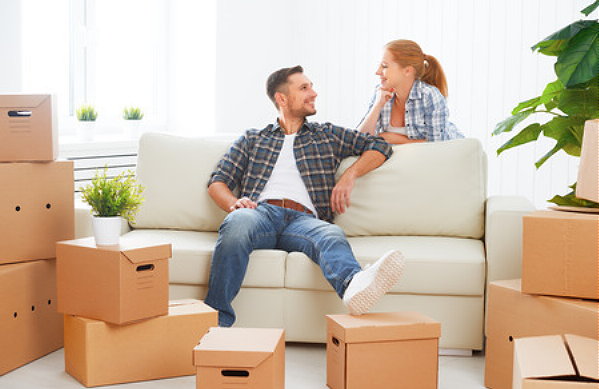 6 Redenen waarom verhuizen naar nieuw huis of appartement wel leuk is met o.a. een verhuizen checklist en verhuisbedrijf inschakelen (Foto 123rf.com  op DroomHome.nl)