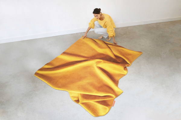 Vloeren Trends 2018  - Kleed Yellow Folds, designer Celia Hadeler (Foto Trendcompass, celiahadeler.nl  op DroomHome.nl)