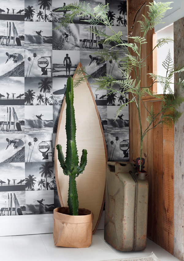 ESTAhome behang collectie Regatta Crew Surf Edition – Surfers en strand (Foto ESTAhome wallpaper op DroomHome.nl)