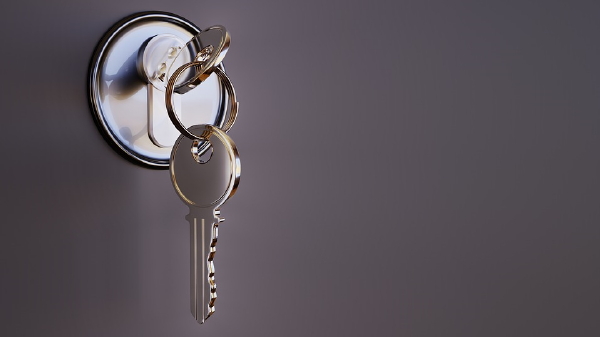 Allerlei soorten veiligheidscilindersloten - cilinderslot met sleutel in deur (Foto Pixabay.com, MasterTux  op DoomHome.nl)