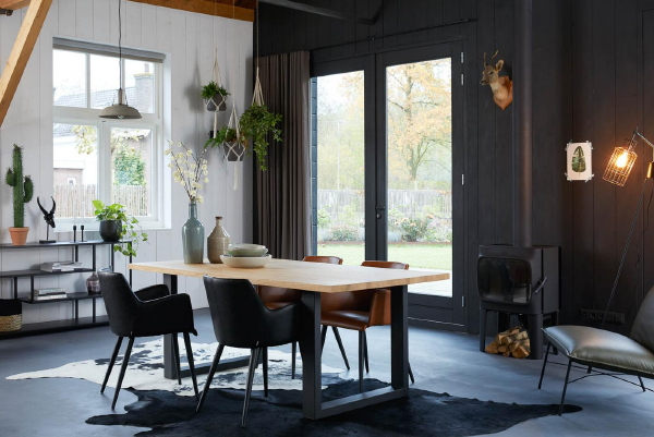 Eettafel Buul van blank eiken hout (Foto Goossenswonen.nl  op DroomHome.nl)