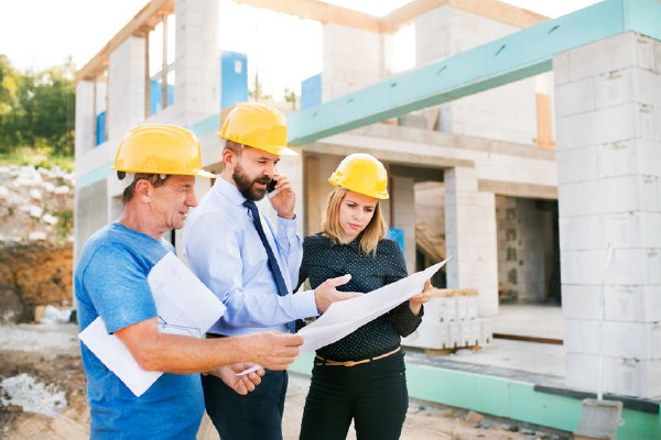 Je woning bouwen met de hulp van een professioneel bouwbedrijf (Foto 123rf.com  op DroomHome.nl)