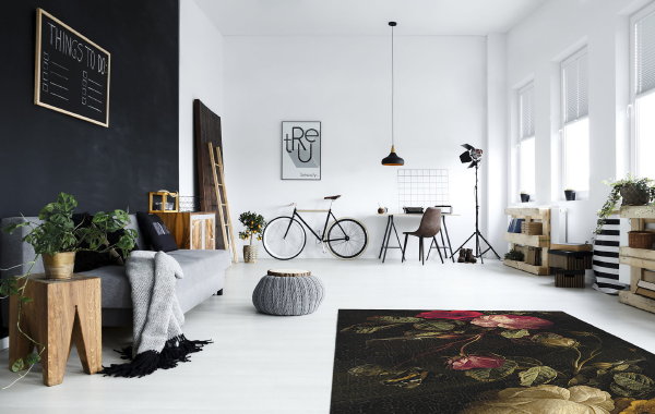 Tips voor een industrieel interieur: Apart bloemen stilleven MEGAWALL vloerkleed (Foto MEGAWALL  op DroomHome.nl)