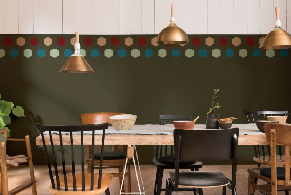 Flexa interieur kleur van het jaar 2019 Spiced Honey met kleurtrend Love - eetkamer (Foto Flexa  op DroomHome.nl)