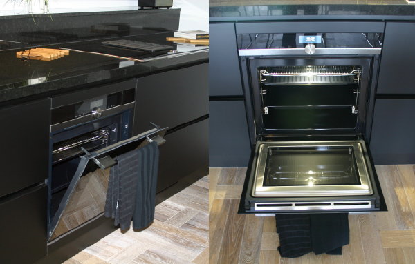 Eindresultaat van de nieuwe I-KOOK keuken (blog 6) – Siemens varioSpeed Studioline bakoven met magnetron (HM836GNB6) in blacksteel design. (Foto DroomHome.nl)