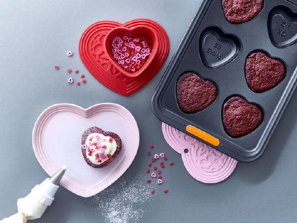 Le Creuset hart bakvormen voor muffins en brownies (Foto Le Creuset  op DroomHome.nl)