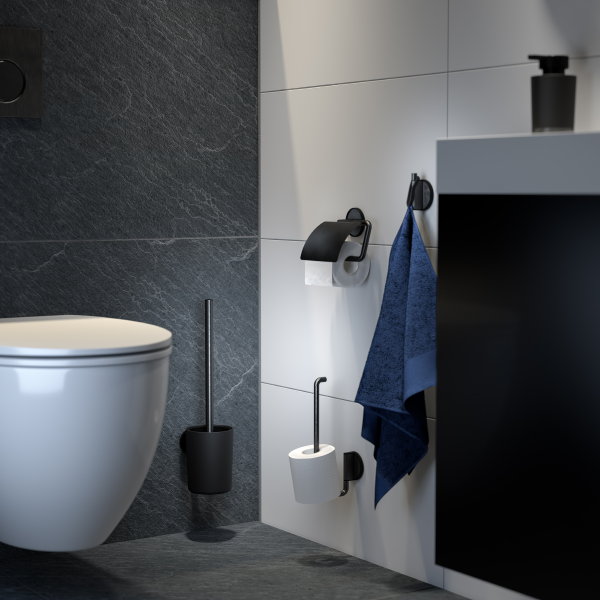Tiger Tune toilet accessoires – wc rolhouder, toiletborstel en zeeppompje in zwart black metal (Foto: Tiger  op DroomHome.nl) 
