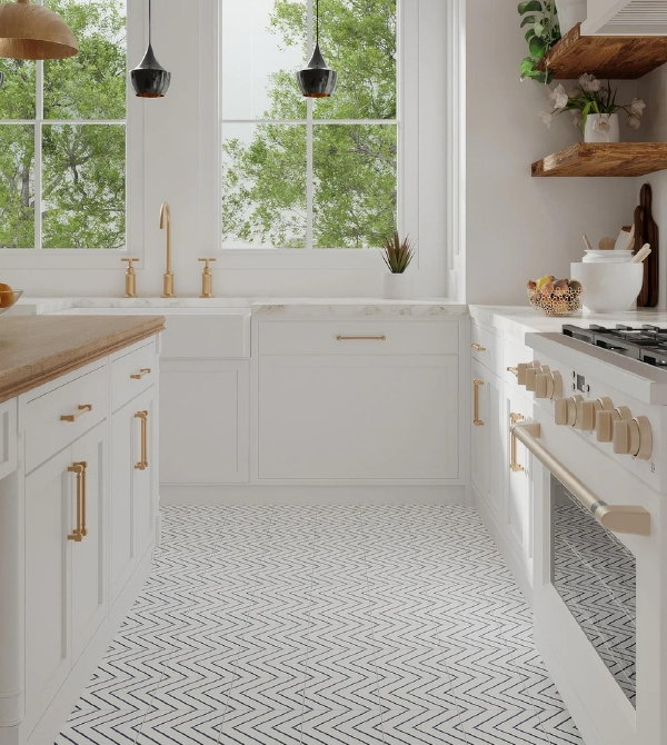Badkamer en keukenvloeren tips – witte keuken van lilitile, Pixabay