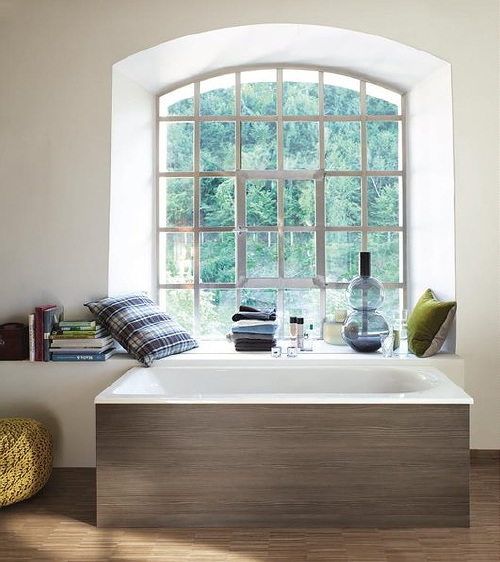 Interieur & Badkamer Trend: Homing - Plezier van Thuis in de Badkamer met een Comfortabel Ligbad met Uitzicht in Natuurlijke Materialen & Wellness Kleuren MEER Badkamer ... (Foto Duravit Badkamer Darling New  op DroomHome.nl)