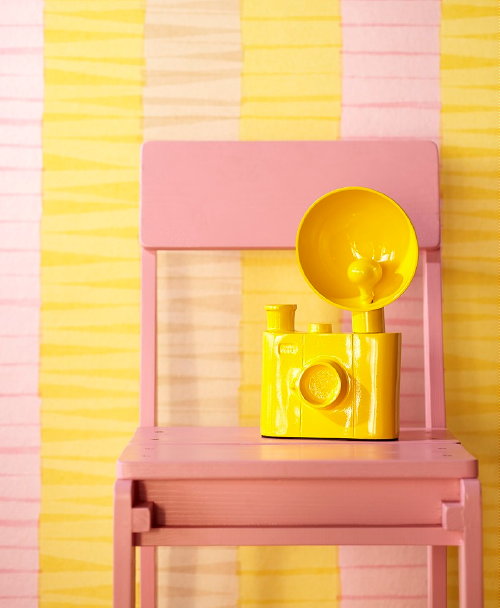 Behang Trends: Mode voor de Muur! - Eijffinger Behang Ibiza in Roze en Geel Kleur - MEER Behang ... (Foto Eijffinger Behang, Perscentrum Wonen  op DroomHome.nl)