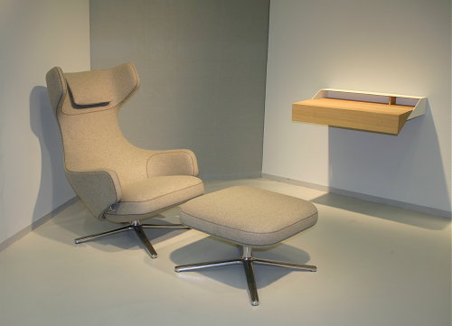 Imm Cologne Beurs: Interior Innovation Award 2013 - Vitra Lounge Chair, Design Antonio Citterio & Deskbox Arco Bureau (Foto Meubelbeurs Keulen Imm Cologne 2013  door DroomHome.nl)
