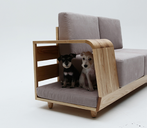 Huisdieren & Familie Bank: Be With Me Sofa, Design Min n Mun. Katten, Honden & de Baasjes Samen op de Bank met een Speciaal Plekje voor de Huisdieren! - Meer Katten & Honden Bedden & Manden ... (Foto Perscentrum Wonen, Min n Mun  op DroomHome.nl)