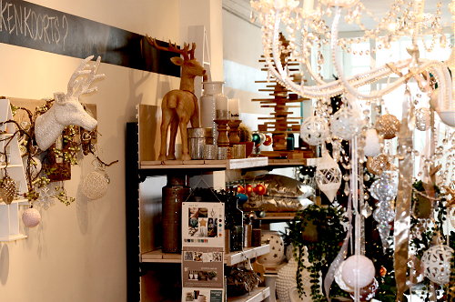 Intratuin Kerst Trends 2013 - Let The Magic Begin, 4 Sfeervolle Intratuin Kersttrends 2013 in Kerstdecoratie, Kerstversiering, Kerstbomen en Woonaccessoires in Witte Kleuren & Natuurlijke Materialen - MEER Kerst... (Foto Intratuin Kerstdecoratie 2013  op DroomHome.nl)
