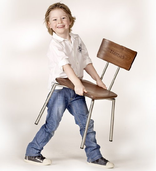 Nieuw in de Kinderkamer - Kinderstoel Bambino als Geboortegeschenk, Kinderstoel met Naam & Geboortedatum van het Kind.  (Foto & Ontwerp Kees Verhouden  op DroomHome.nl)