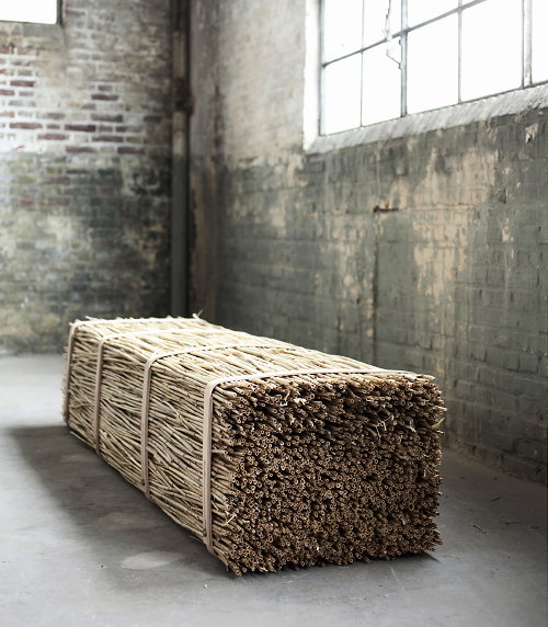 Milaan Beurs - Salone del Mobile Nieuw Cradle tot Cradle Design - Steven Banken Sheaves Rieten Bank - MEER Design ....  (Foto Perscentrum Wonen  op DroomHome.nl)