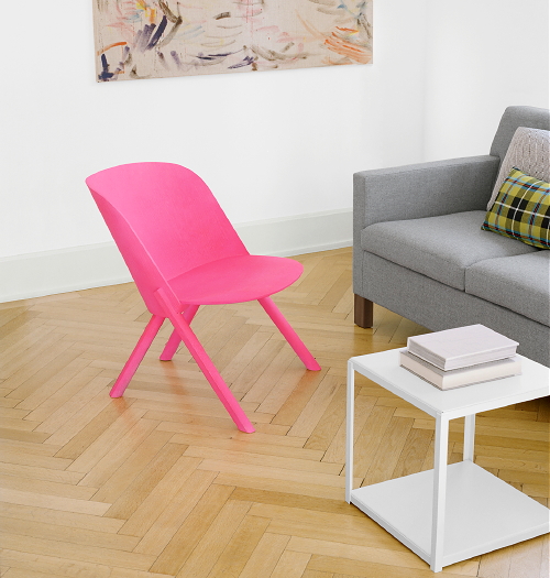 Salone del Mobile, Milaan Beurs 2013 - Verliefd op Nieuw Design! Roze E15 Stoel That - MEER Design .... (Foto Perscentrum Wonen  op DroomHome.nl)