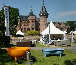 Landgoedfair Fleurig 2013 - Kasteel de Haar Utrecht vormt van 26 t/m 30 juni 2013 de entourage voor Nederlands bekendste tuinbeurs Fleurig Huis & Tuin met modeltuinen, duurzaam tuinieren en woon- & tuindecoraties. (Foto Weltevree Tubs & Outdoor Ovens  op DroomHome.nl)