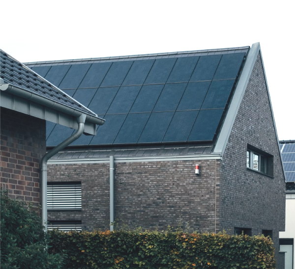 Zonnepanelen plaatsen op je huis (Foto: Benjamin Jopen, Unsplash.com)