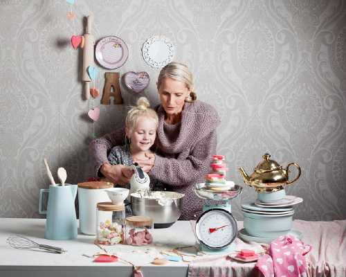 Kerst Trend: Ingetogen Glamour Kerst met Goudkoorts! - Chique Kerst Stijl met een Vleugje Bling in de Kerstdecoratie & Kerstversiering - Volop Kerstdiner Voorbereiding in de Keuken! - MEER Kerst... (Foto Wehkamp.nl, Perscentrum Wonen  op DroomHome.nl)