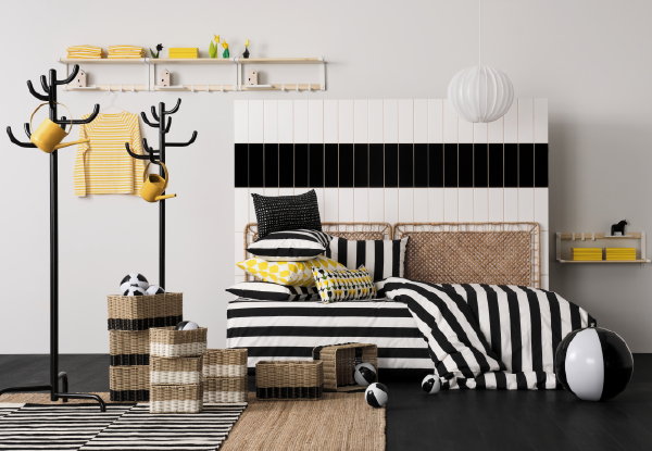 IKEA lente woontrends 2024 – Citroen print en zwart wit dekbedovertrek, poster en citroen geel IKEA gieter (Foto: IKEA  op DroomHome.nl)