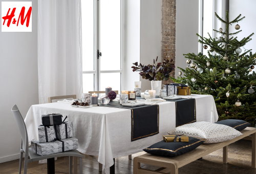 Kerst 2014 – H&M Home Kerst Collectie 2014 – Hennes en Maurits Kerstdecoratie voor op de Gedekte Kersttafel: Kaarsen, Servies, Placemats, Servetten, Servetringen, Kersthangers, Kerstlakens in Blauw, Goud & Wit Tinten – MEER Kerst… (Foto H&M Home Christmas 2014  op DroomHome.nl)