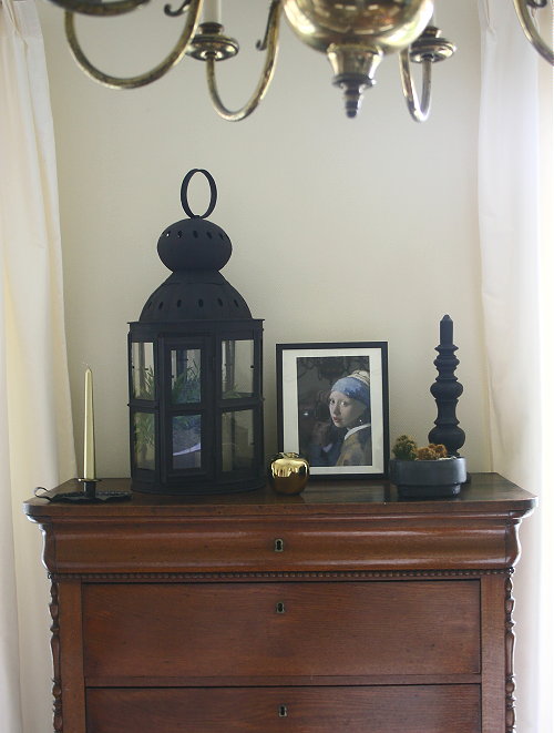 Bijzonder Interieur: DroomHome’s Schilderij ‘Meisje met de Parel’ van Johannes Vermeer in Huis! Origineel ‘The Girl with the Pearl Earring’ is in het Mauritshuis, Den Haag. Speciale Winactie: Eigen Interieur met Echte ‘Meisje met de Parel’ Schilderij (Foto DroomHome) 