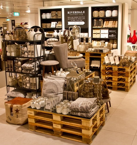 Riverdale Shop in V&D Winkel (Foto Woonmerk Riverdale Woonaccessoires  op DroomHome.nl)