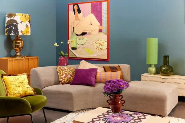 Voor najaar woontrend 2024: New Cocooning – comfortabel en kleurrijk: groen, paars en geel (Foto: CBW-erkend  op DroomHome.nl)