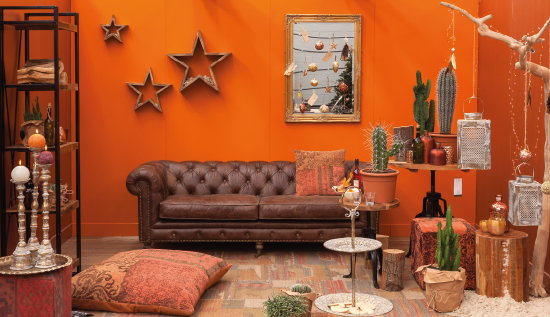 Kerst 2015 - Intratuin Kerstdecoratie Trends 2015: Zandstrom. Intratuin Kerstversiering Trend in Kerstbomen, Kerstballen, Kersthangers en Kerstornamenten in Goud en Oranje Kleur. (Foto Intratuin  op DroomHome.nl)