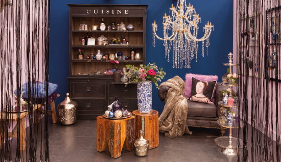 Kerst 2015 - Intratuin Kerstdecoratie Trends 2015: Kunstjuwelen. Intratuin Kerstversiering Trend in Kerstbomen, Kerstballen, Juwelen Kersthangers en Kerstornamenten in Paars en Blauwe Kleur. (Foto Intratuin  op DroomHome.nl)