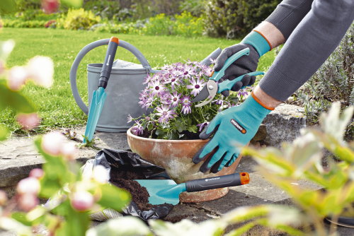 Tuingereedschap: Starters Tuinset van Gardena – Tuingereedschap Set met Schepje, Snoeischaar, Onkruidsteker & Handschoenen – MEER Tuin… (Foto Gardena  op DroomHome.nl)