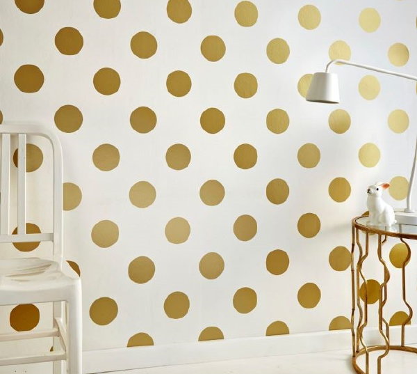 Stippen Behang in Goud, Zwart en Zilver: Dots Wallpaper – MEER Behang… (Foto Graham & Brown  op DroomHome.nl)